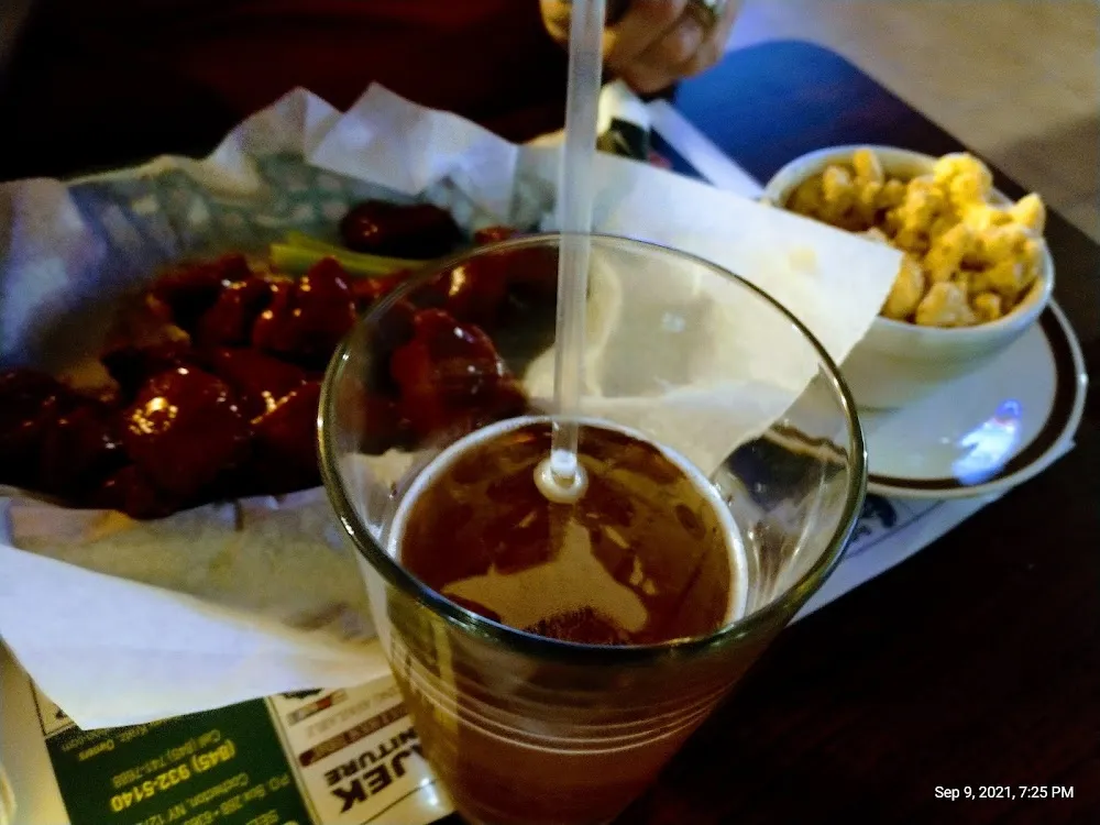Wings and Mac an Cheese